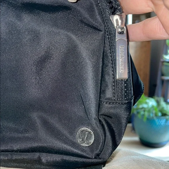 lululemon athletica Black Woman’s Bag - Picture 2 of 11